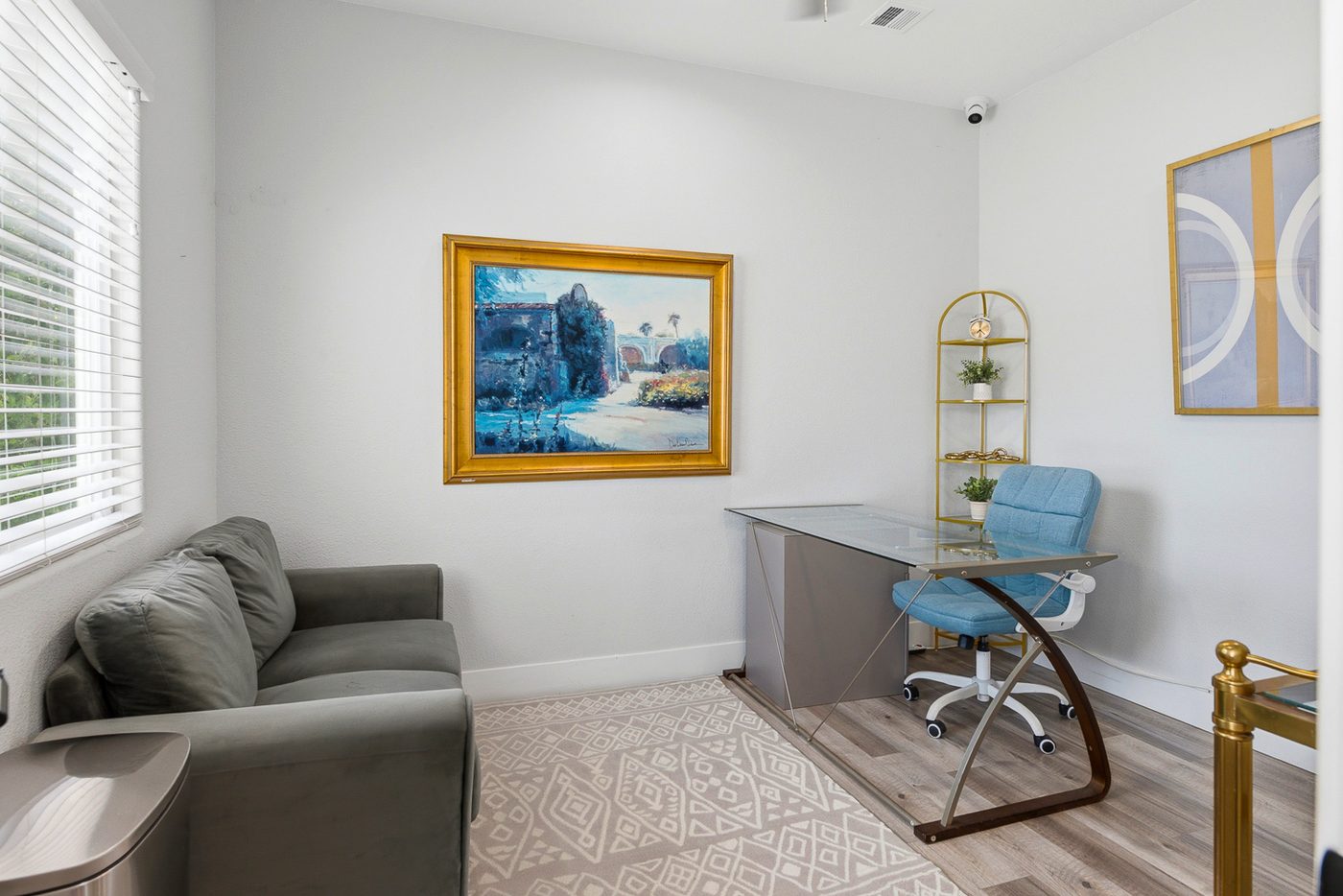 A calm, comfortable room at Palm Valley